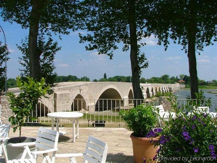 Grand Hotel De L'Abbaye Beaugency Exterior photo